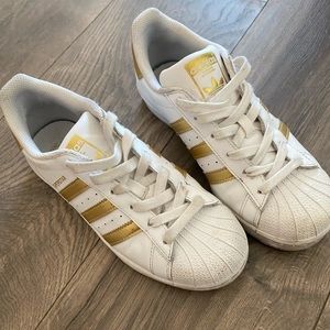 Adidas superstars size 6.5 in GOLD and WHITE